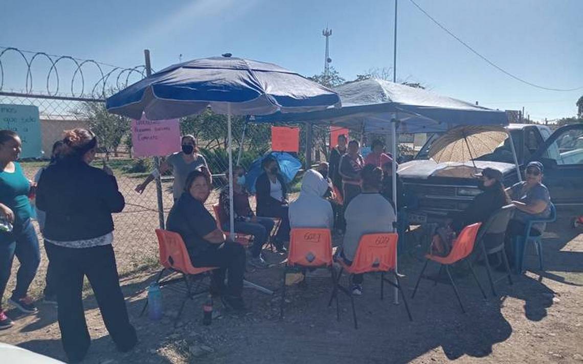 En riesgo habitantes del Centro por un poste a punto de colapsar - El Sol  de Mazatlán