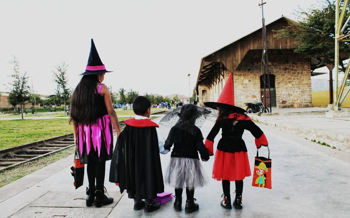 Niños Salen A Divertirse Pidiendo "Halloween" Festejo Infantes ...